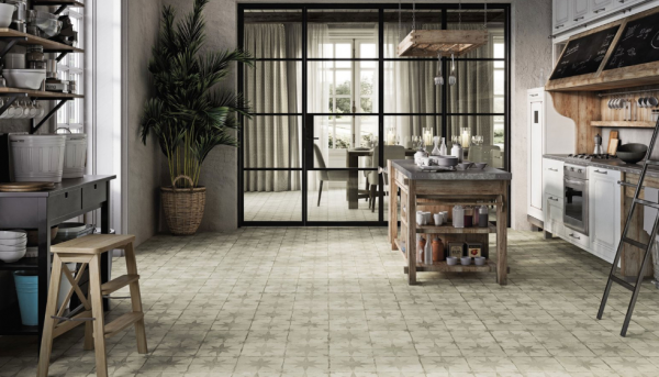 Dapur dengan lantai ubin motif dan rak dinding untuk peralatan